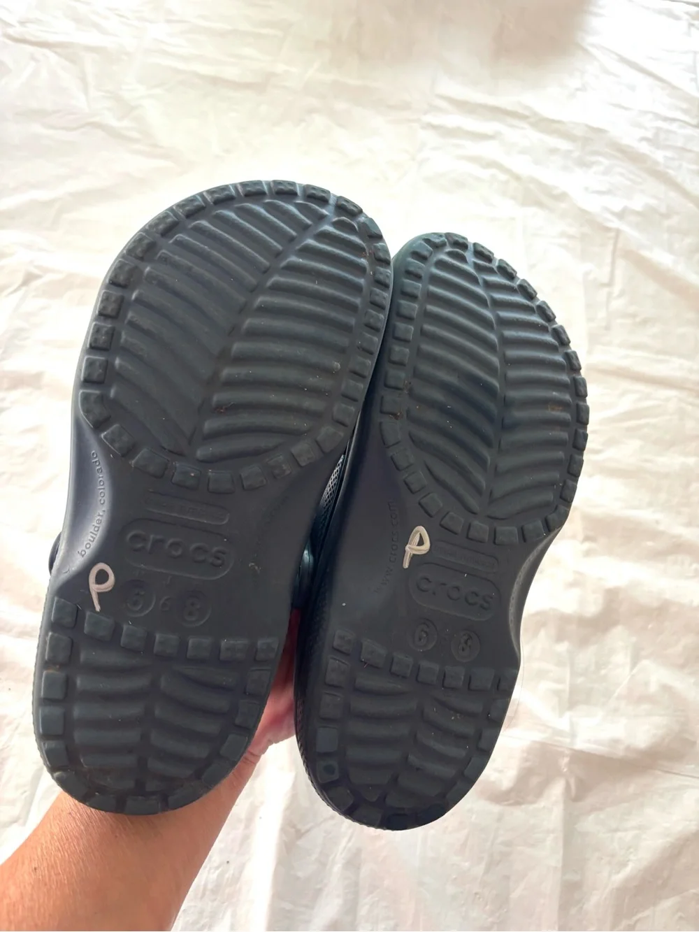 CROCS Navy Blue Classic Slip-On Clogs Sandals SZ 8 Women SZ 6 Men Worn 2X